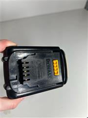 DEWALT DCD771 WITH BATTERY NO CHARGER